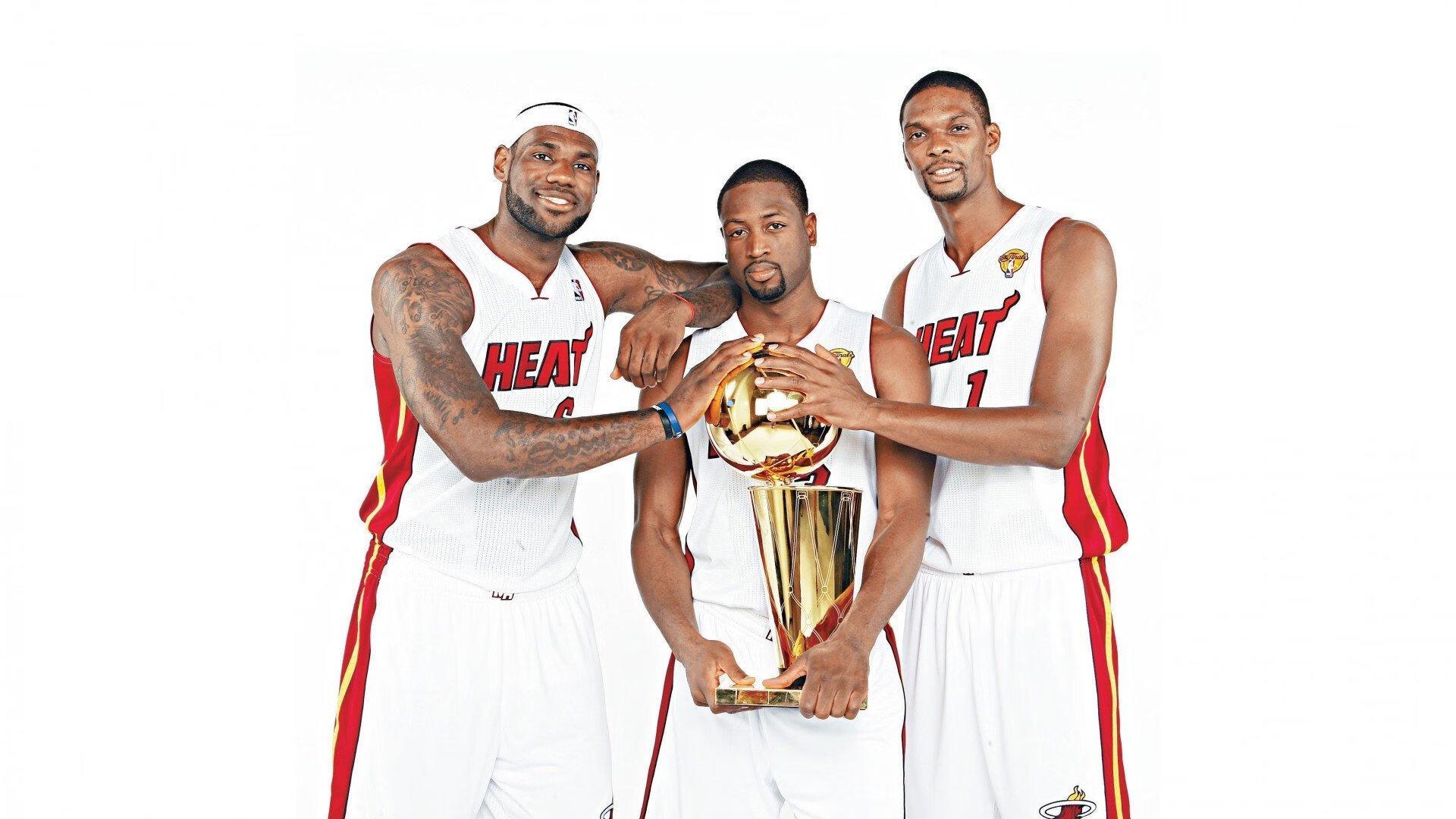 莫雷诺点数战胜埃尔切格，卫冕拳王金腰带展现王者风范